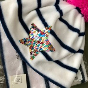 Girls GAP hat and infinity scarf